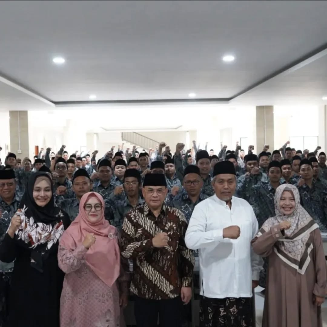 Bupati Pati, Sudewo, memberikan apresiasi tinggi kepada Pondok Pesantren Yanbu&rsquo;ul Quran Boarding School 1 Pati atas keberhasilannya menyelenggarakan acara Retreat Asatidz. (HUMAS PATI)