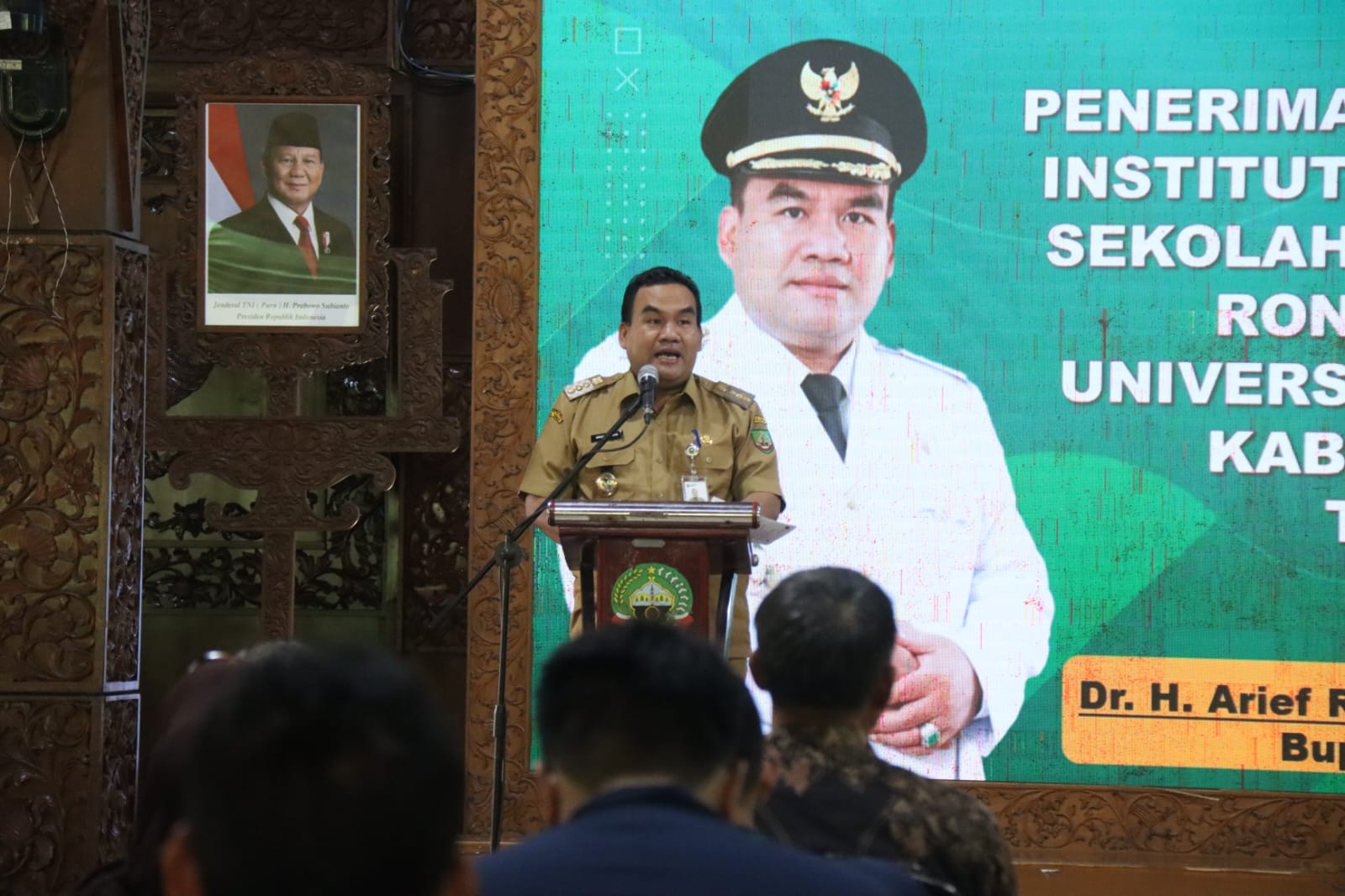 MAHASISWA KKN : Bupati Blora Arief Rohman saat sambutan dalam kegiatan penerimaan mahasiswa KKN di Pendopo Rumah Dinas Bupati Blora