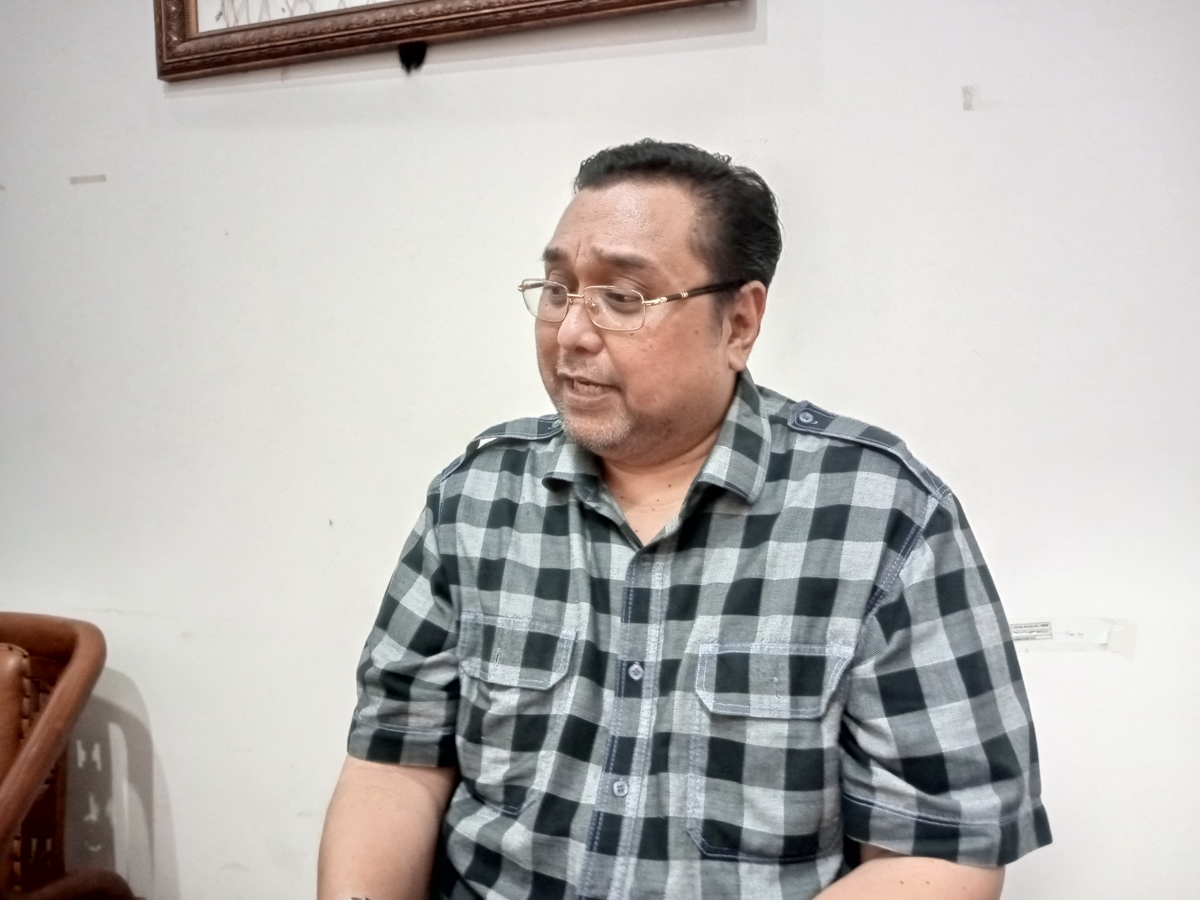 CEO Persipa Pati Joni Kurnianto mengumumkan pengunduran dirinya sekaligus melepas seluruh sahamnya di klub berjuluk Laskar Saridin tersebut. (ACHMAD ULIL ALBAB/RADAR KUDUS)
