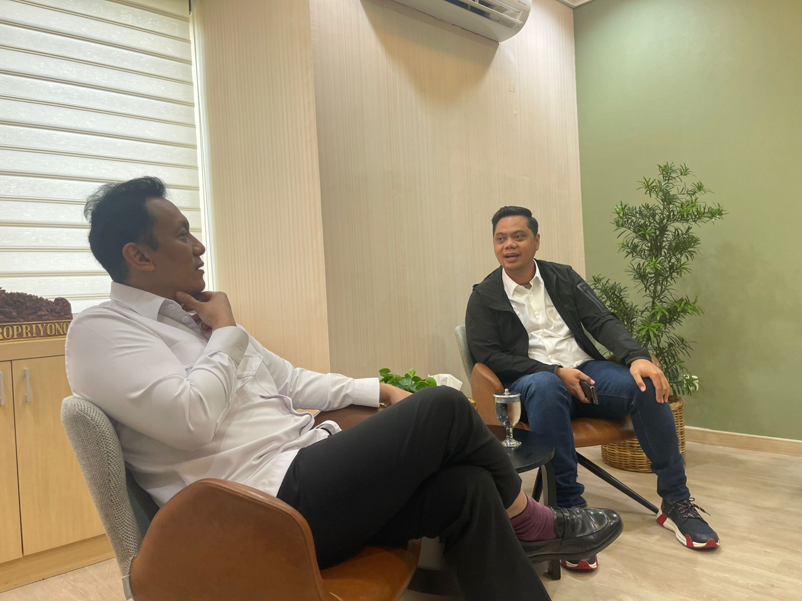 SINERGI: Bupati Jepara H. Witiarso Utomo bertemu Wakil Menteri Lingkungan Hidup dan Kehutanan (LHK) Diaz Hendropriyono membahas upaya mengurangi sampah dan pengelolaan sampah berkelanjutan di Jepara