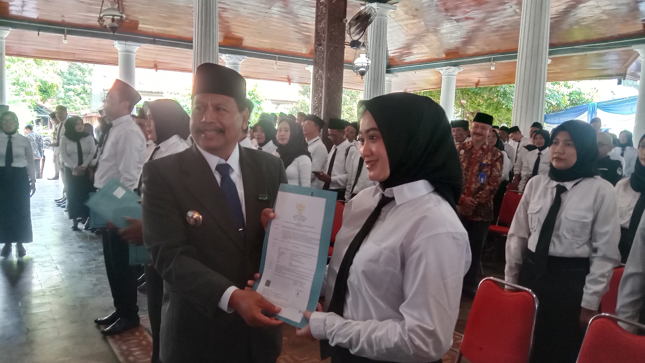 SIAP BERTUGAS : Bupati Rembang Harno melantik PPPK di Pendapa Museum RA Kartini Selasa (1/7).