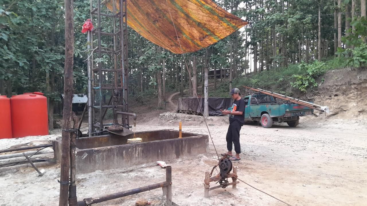PEMANFAATAN: Salah satu sumur minyak rakyat yang ada di Ledok, Kecamatan Sambong.