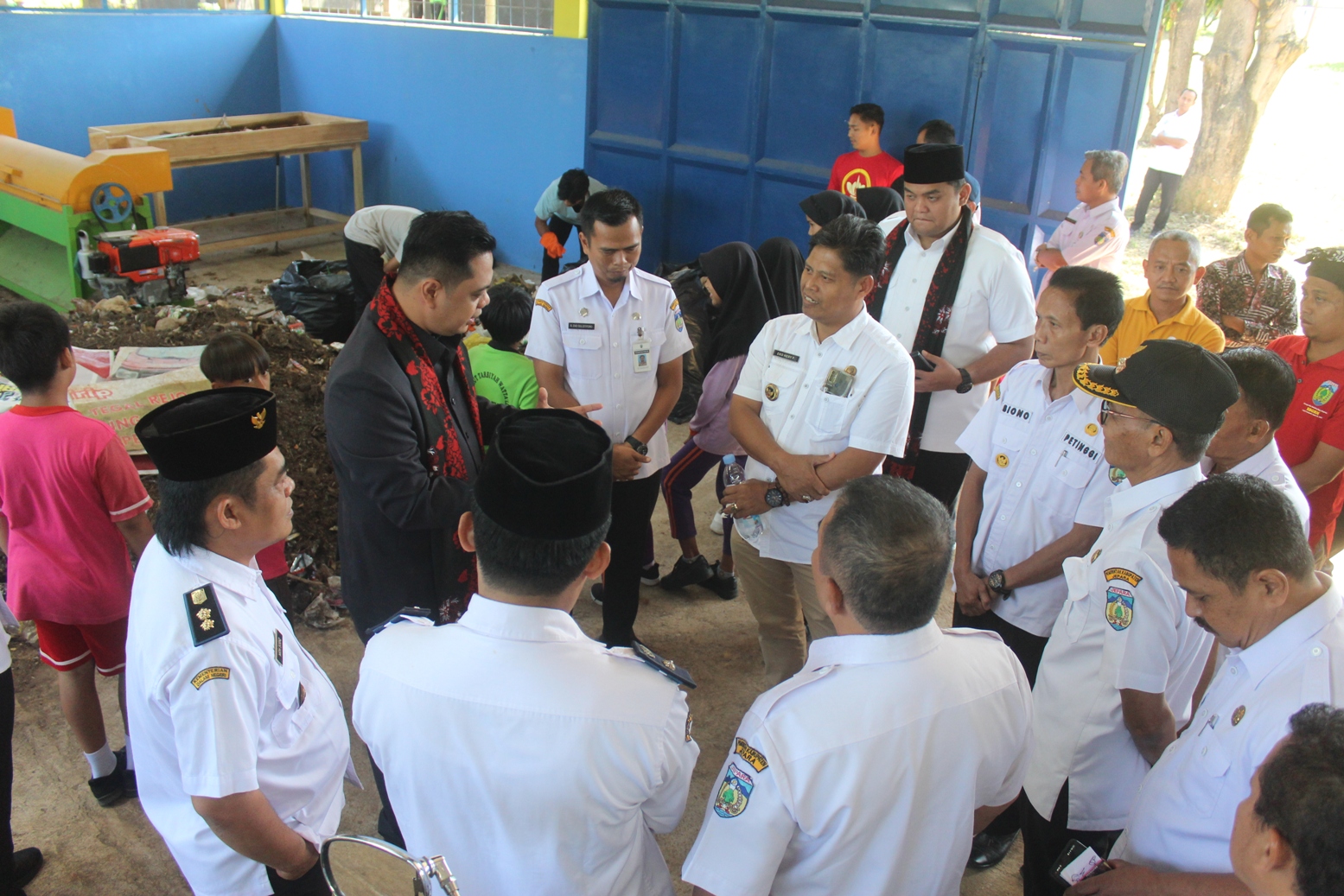 CEK: Bupati Jepara tengah meninjau Lokasi TPS3R yang berada di Pandan Arum, Suwawal Timur Rabu (9/7).