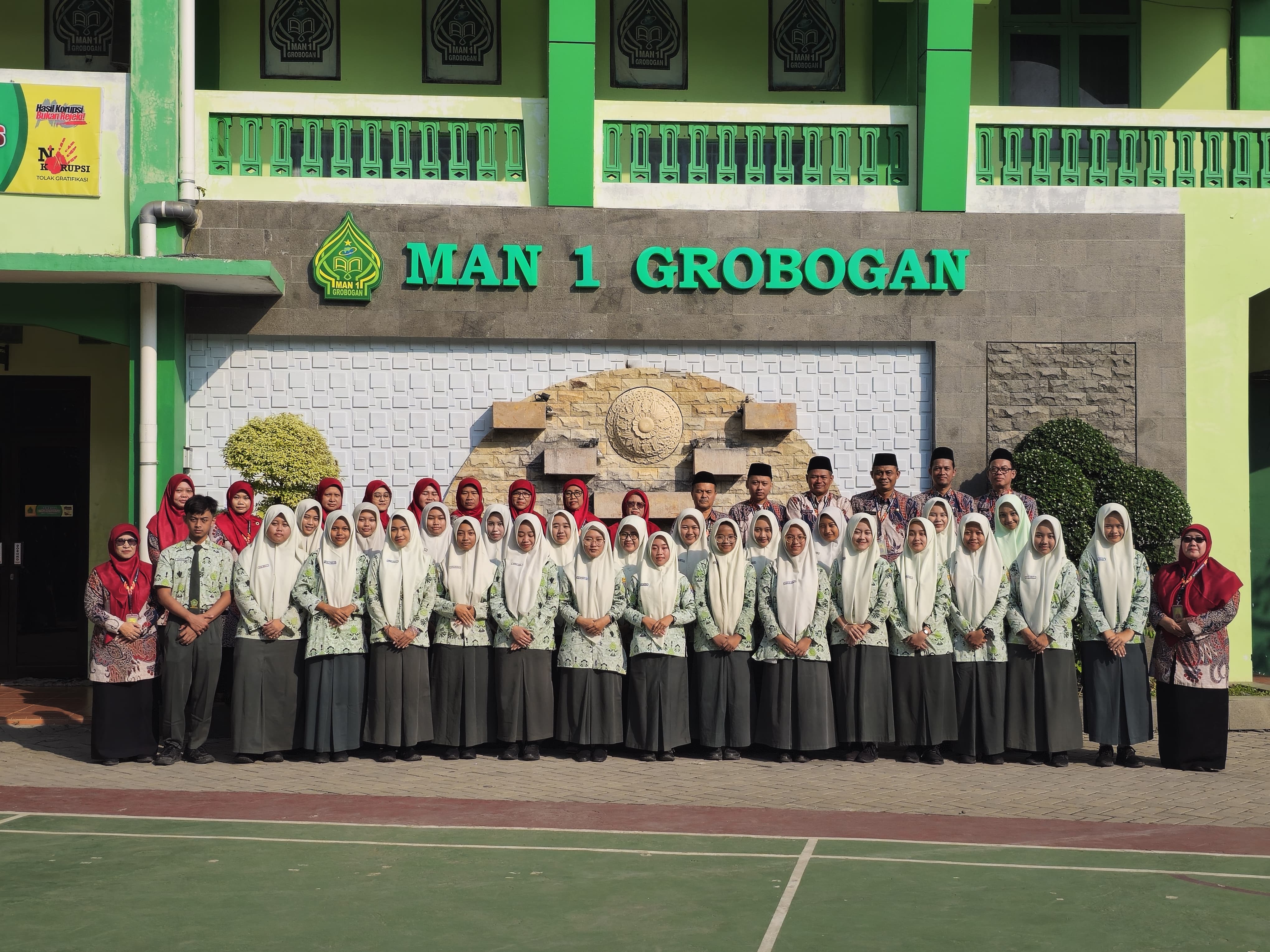 BERPRESTASI: 26 siswa MAN 1 Grobogan yang akan melaju OSN tingkat Jawa Tengah.