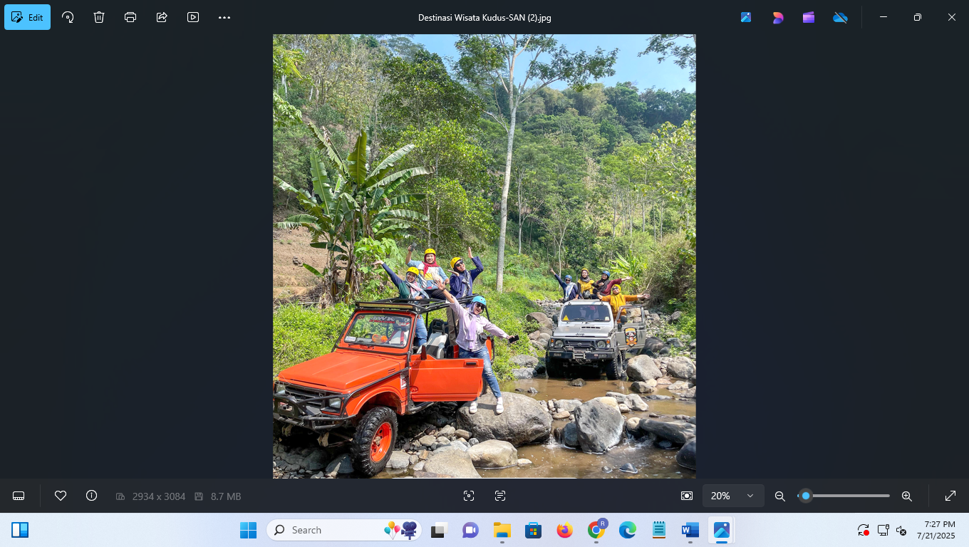 HAPPY: Destinasi wisata Kudus menawarkan naik jeep advanture yang menarik pengunjung.