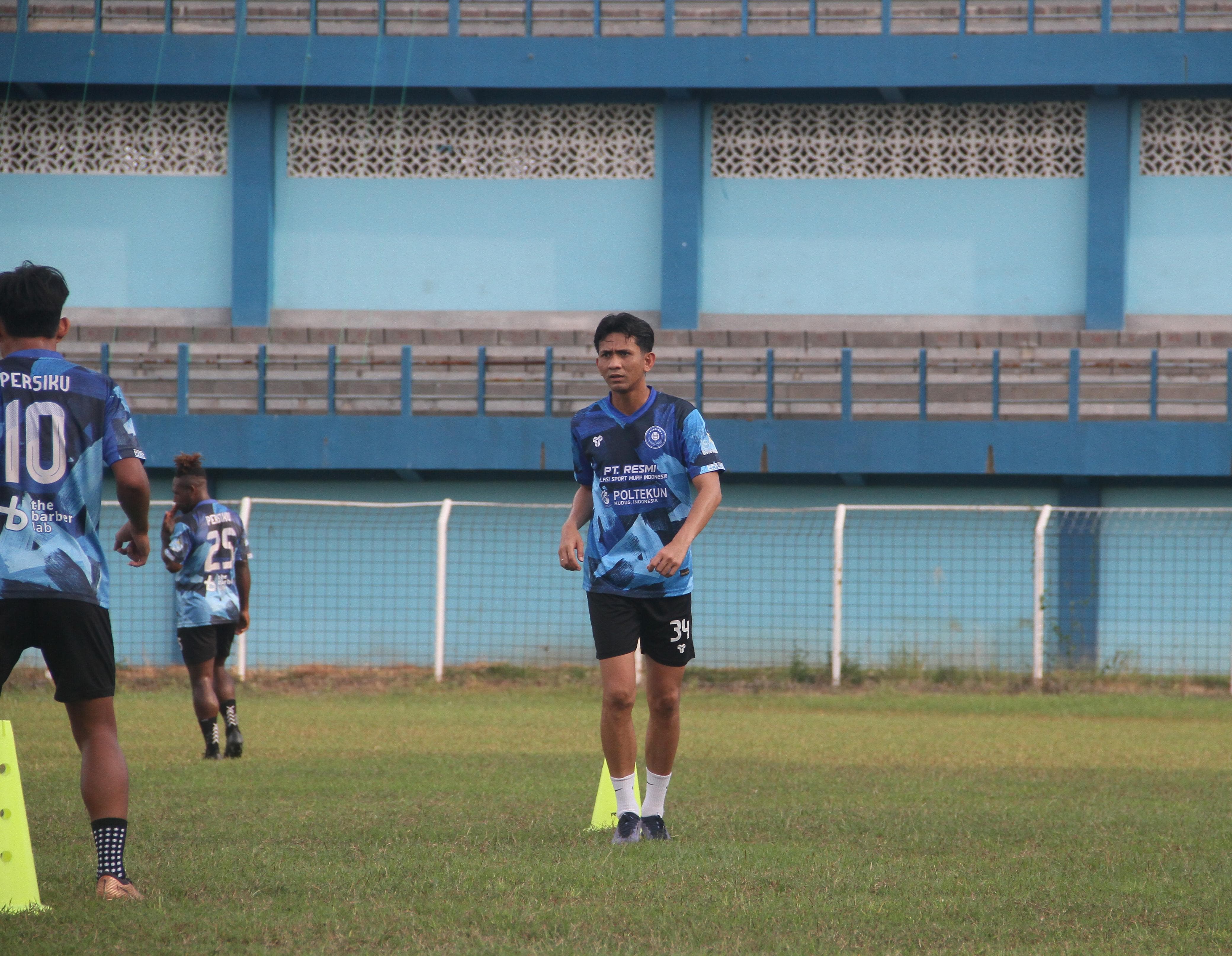 BERLATIH: Skuad Persiku mengikuti latihan bersama di Stadion Wergu Wetan.