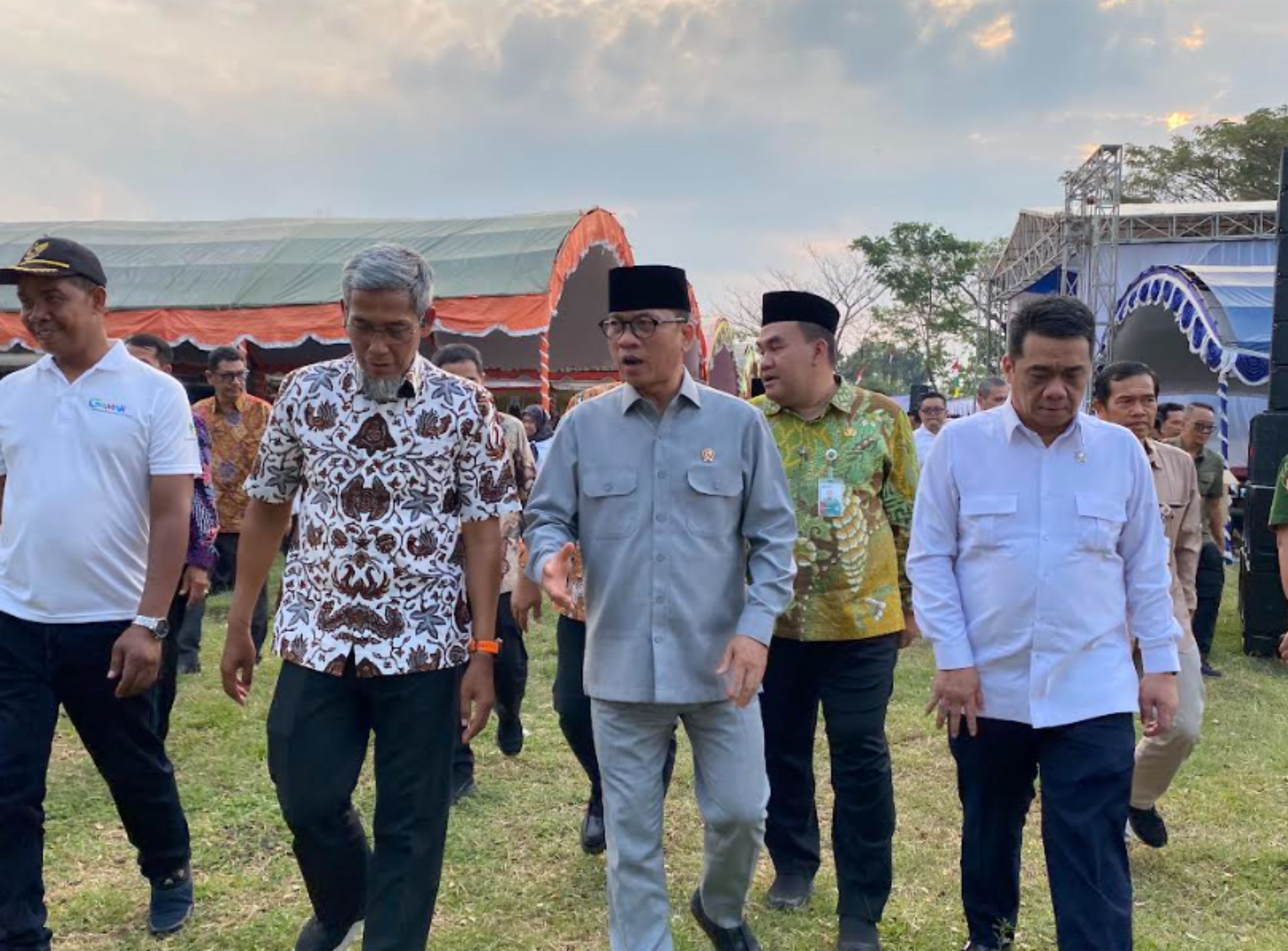KUNJUNGAN KERJA: Mendes PDT Yandru Susanto berkunjung ke Desa Pelem Kecamatan Jati dengan meluncurkan program GeMar.
