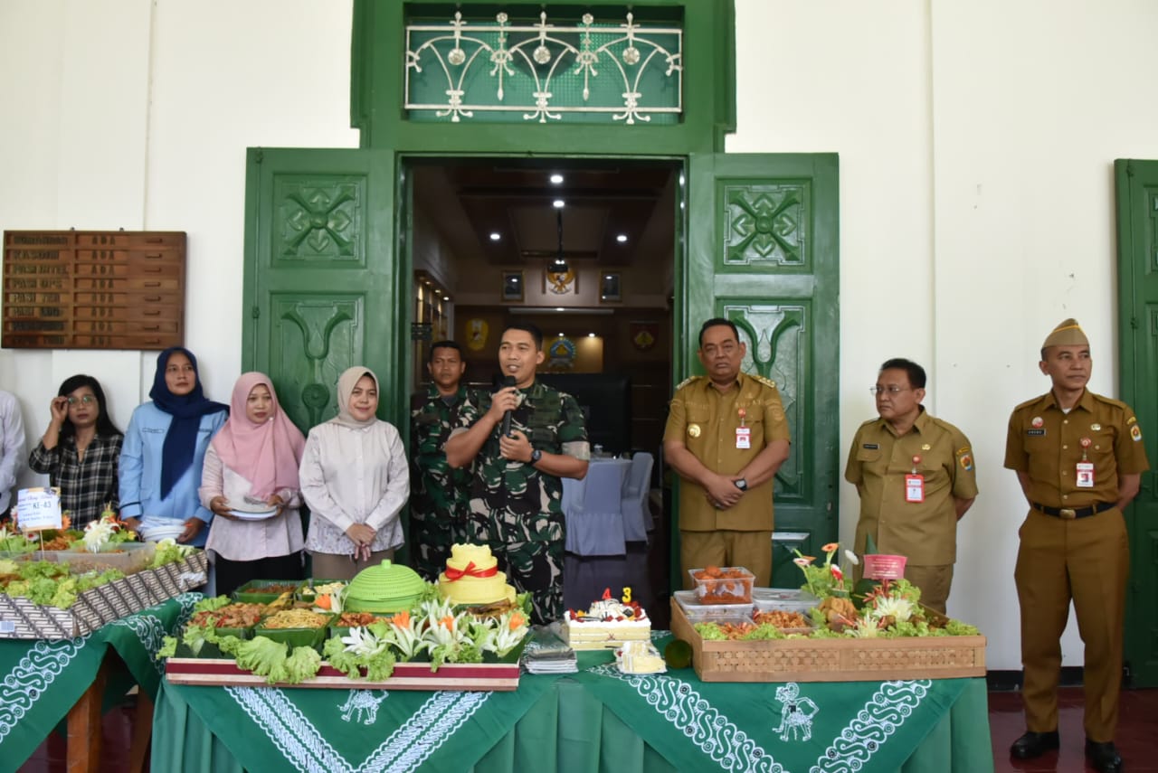 KEJUTAN: Dandim 0717/Grobogan Letkol Kav Barid Budi Susila mendapat kejutan ulang tahun dari Bupati Grobogan dan forkopimda.