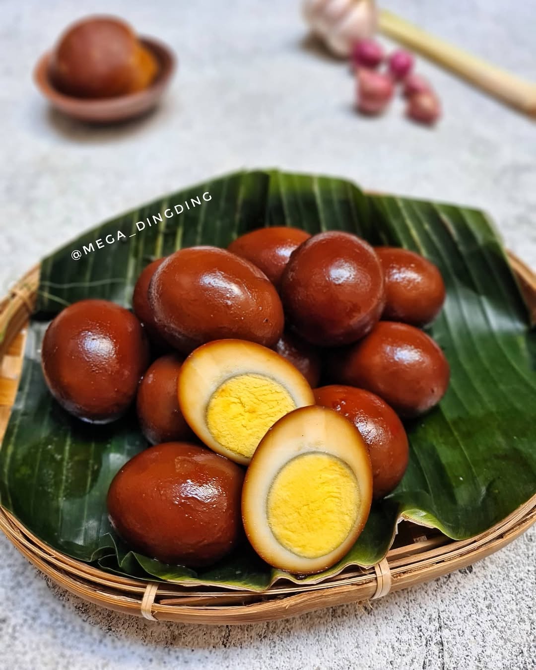 Ilustrasi resep telur bacem yang lezat dengan bumbu yang meresap. (IG MEGA DINGDING)
