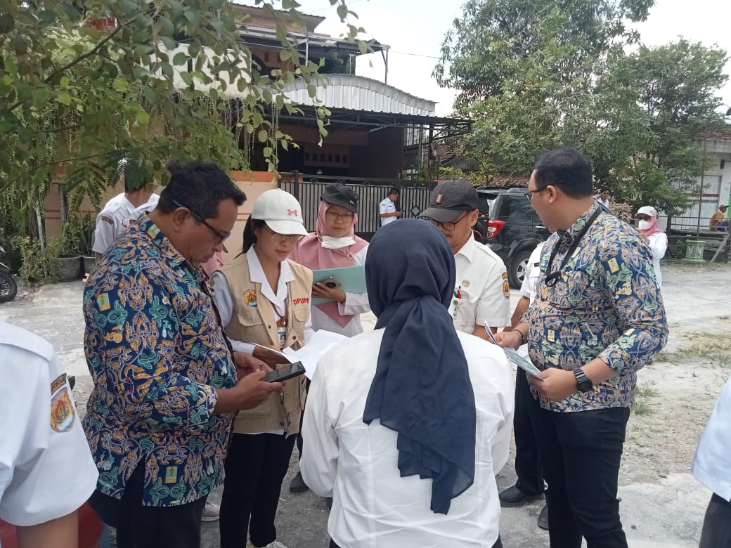 SURVEI: OPD gabungan saat mengecek lokasi bakal sekolah rakyat di Desa Kalongan Kecamatan Purwodadi.
