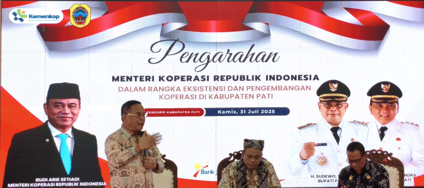 Menteri Koperasi Budi Arie Setiadi saat memberikan arahan kepada para pengurus koperasi desa dan kelurahan di Pendopo Kabupaten Pati.