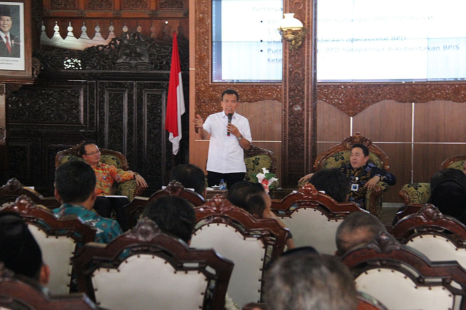 DISEMINASI: Anggota Komisi XI tengah melakukan paparan terhadap perwakilan BPD di Kabupaten Jepara di Pendapa Kartini Selasa (5/8).