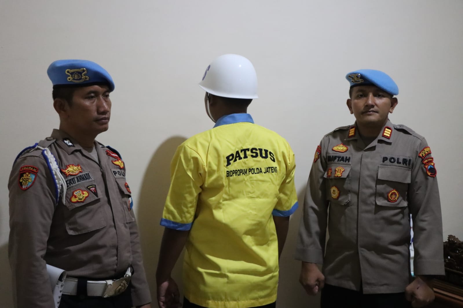 Anggota polisi yang melakukan pemukulan dalam aksi demo 13 Agustus langsung ditindak tegas. (POLRESTA PATI UNTUK RADAR KUDUS)