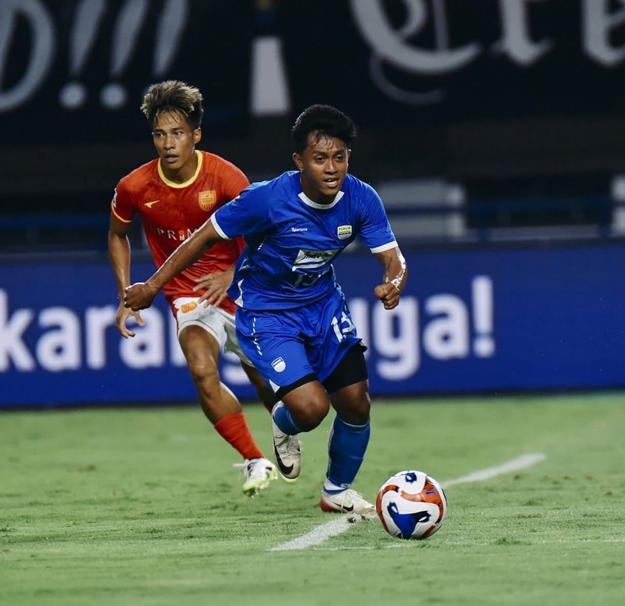 Punggawa Persib Bandung Febri Haryadi tampil on fire di laga perdana Super League pekan lalu dengan menyumbang satu gol. (IG PERSIB)