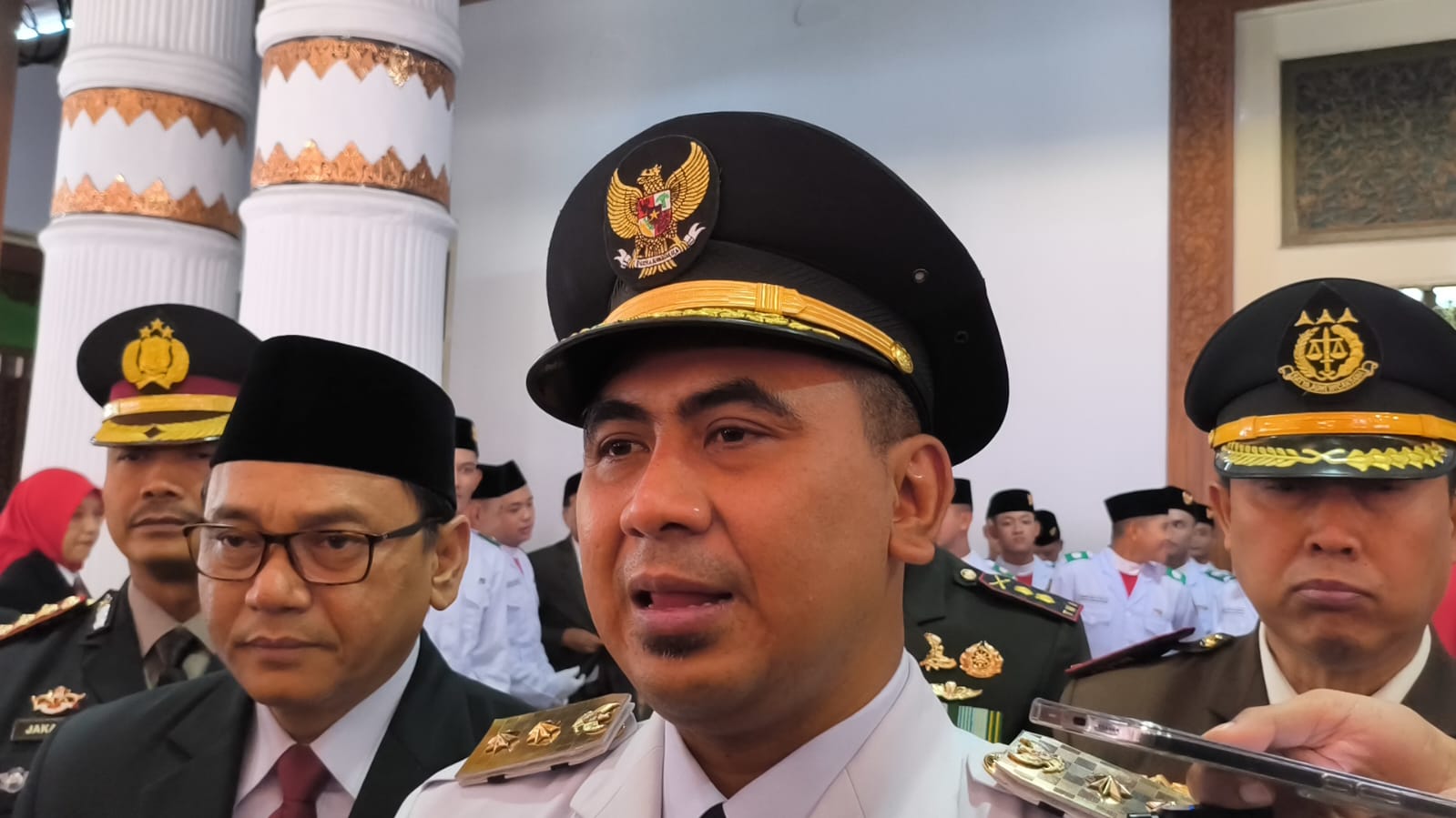 Wakil Gubernur Jawa Tengah, Taj Yasin Maimoen saat diwawancarai usai bertugas menjadi inspektur upacara memperingati Hari Kemerdekaan RI ke-80.