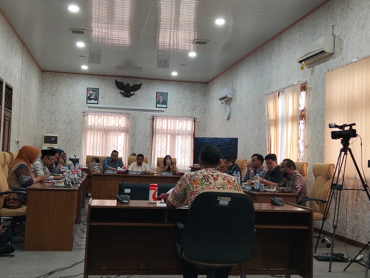 Rapat pansus hak angket pada Selasa (19/8) dengan agenda memanggil para camat untuk menyelidiki kebijakan kenaikan PBB - P2. (ANDRE F/RADAR KUDUS)