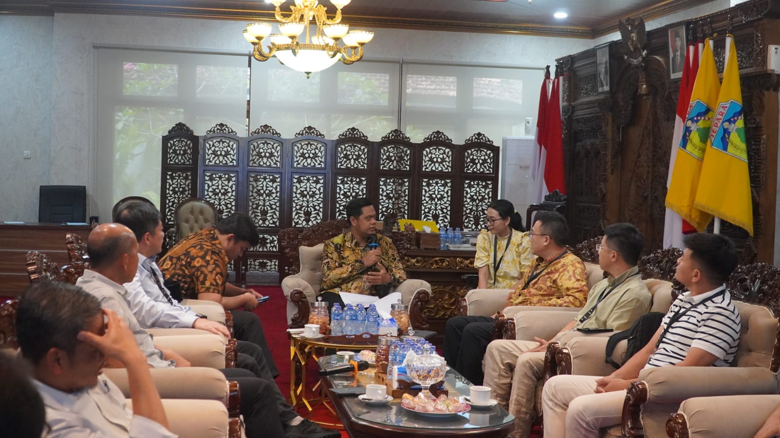 SINERGIS: Pemkab Jepara terima proyeksi investasi solusi pengelolaan sampah di Ruang Kerja Bupati pada Senin (1/9).
