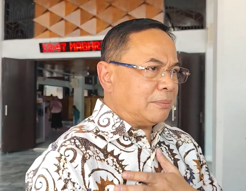 Bupati Pati Sudewo saat diwawancarai terkait beberapa peristiwa yang sedang hangat. (ACHMAD ULIL ALBAB/RADAR KUDUS)