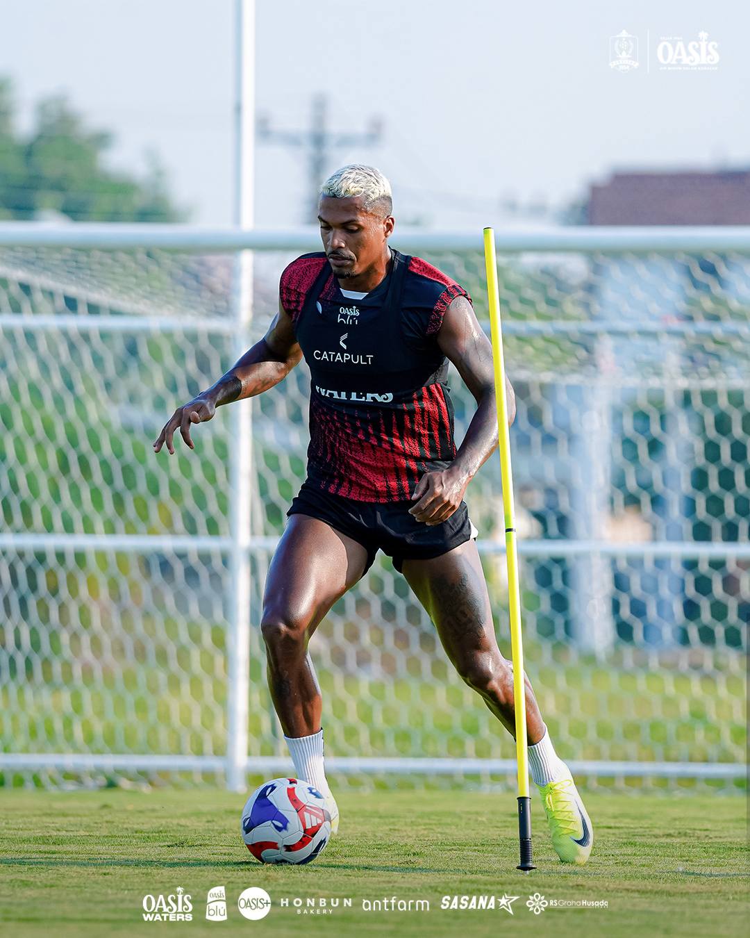 Striker Persijap Jepara Rosalvo berambisi membawa timnya meraih tiga poin saat menghadapi Persis Solo, Sabtu (13/9). (OFFICIAL PERSIJAP)