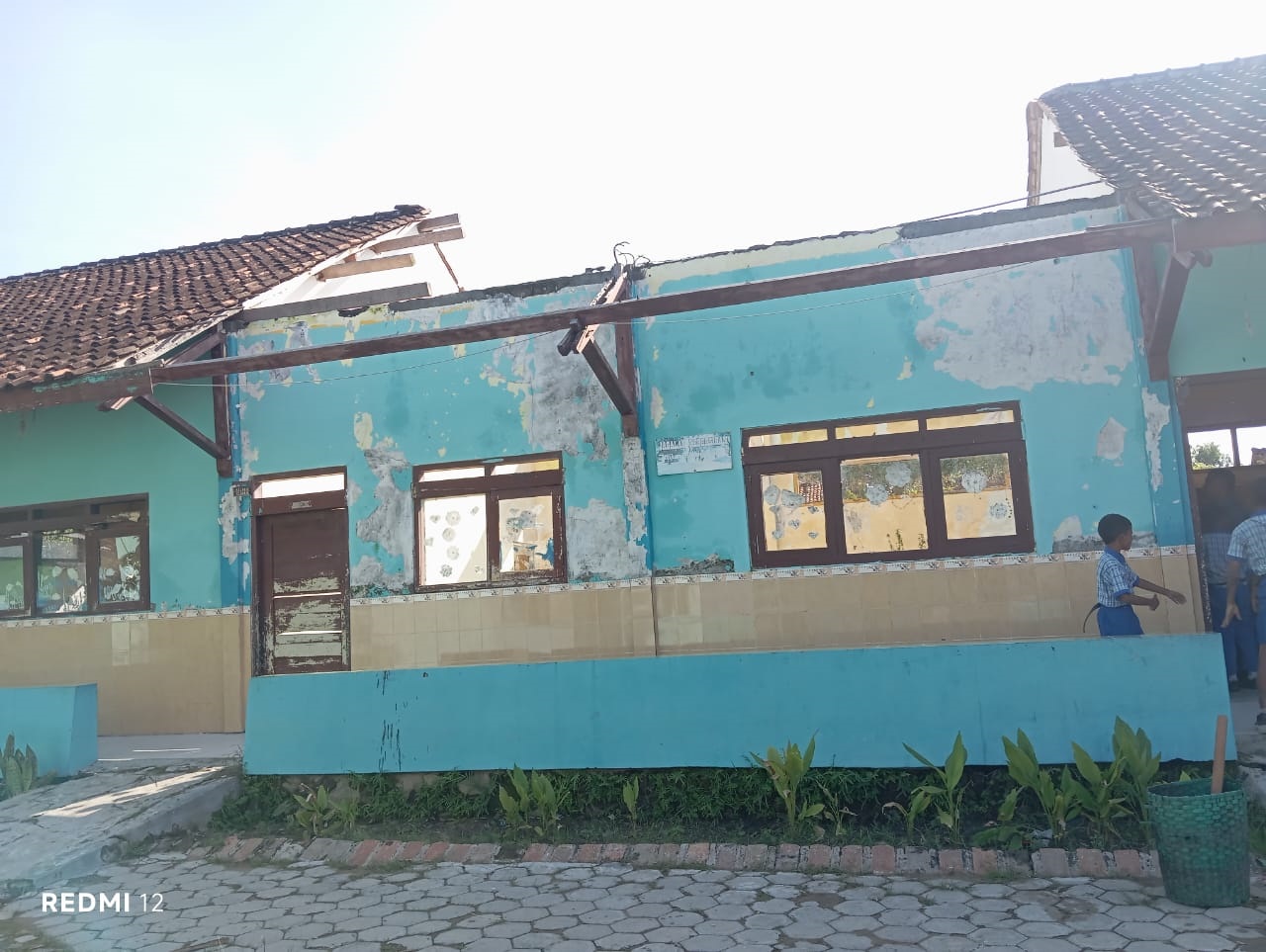 DIPRIORITASKAN: Kondisi SDN Kendalagung, Kragan, Rembang yang menjadi salah satu prioritas perbaikan usai alami kerusakan bagian atapnya.(DINDIKPORA RBG UNTUK RADAR PATI)