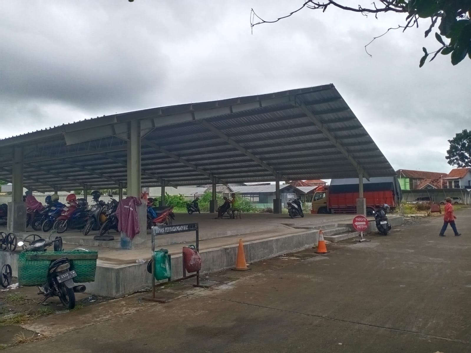 BARU SEBAGIAN: Kondisi bangunan yang sebagian sudah terbangun di area Pasar Babe Kudus baru-baru ini.(ANDIKA TRISNA SAPUTRA/RADAR PATI)