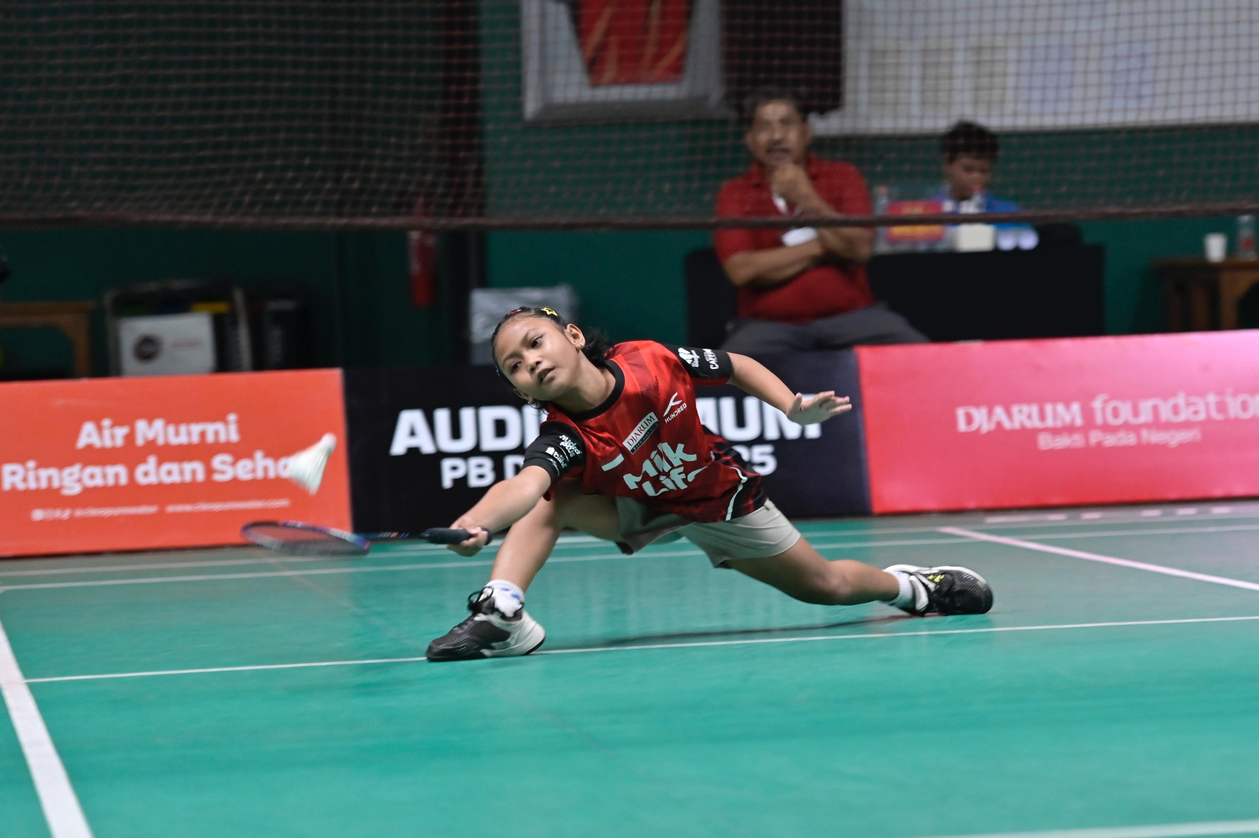 PERSAINGAN KETAT: Peserta bulu tangkis Audisi umum PB Djarum mengikuti seleksi beasiswa badminton PB Djarum.(PB DJARUM UNTUK RADAR PATI)