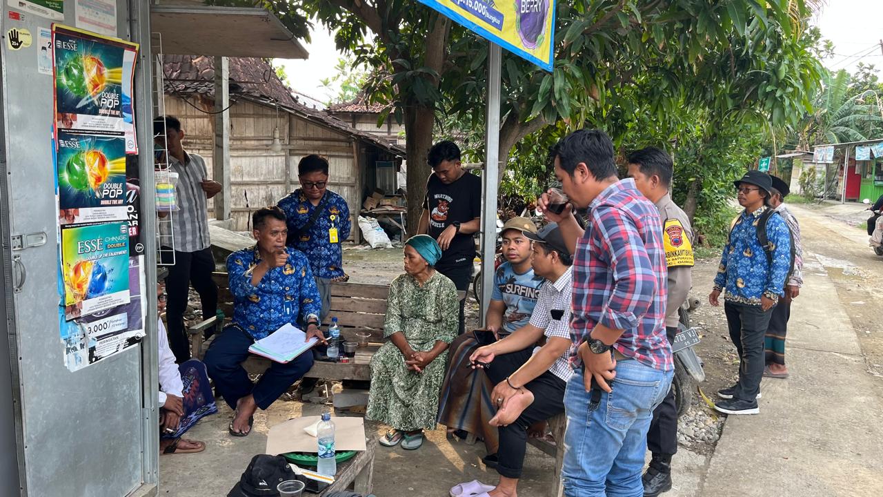 DISKUSI: Warga dan instansi terkait saat mengatasi konflik tanah di Desa Baturagung Kecamatan Gubug.
