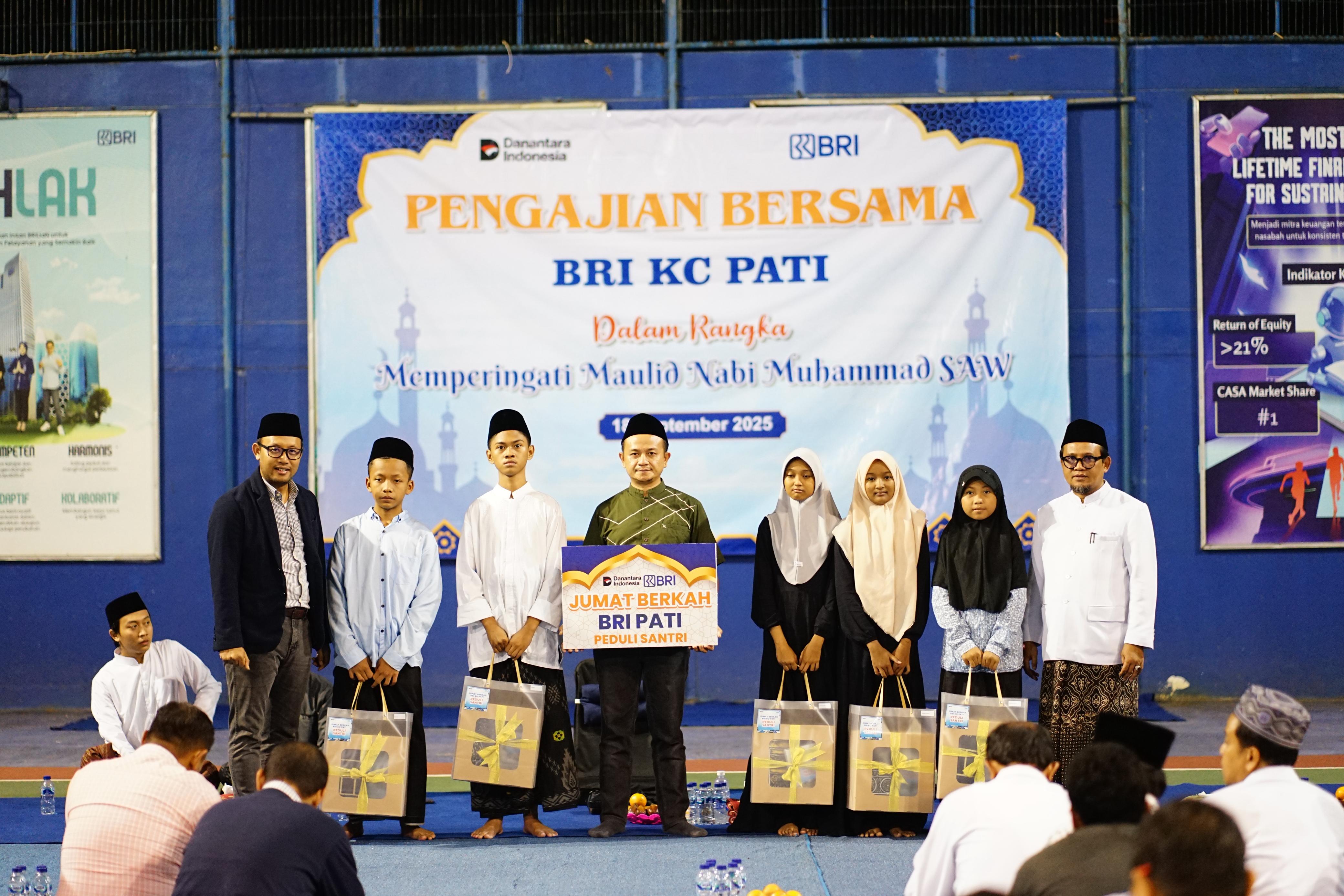 JUMAT BERKAH : BRI Pati Menggelar Kegiatan Peringatan Maulid Nabi Muhammad Sekaligus Jumat Berkah Peduli Santri