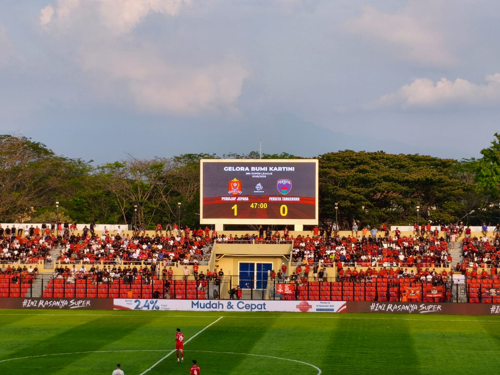 Persijap Jepara unggul sementara 1-0 atas tamunya Persita Tangerang. (ACHMAD ULIL ALBAB/RADAR KUDUS)