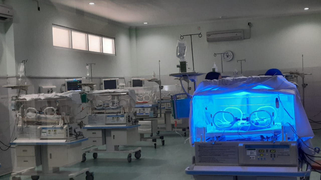 PERAWATAN: Kondisi bayi X yang dibuang di Gabus saat menjalani perawatan di ruang Neoristi RSUD DR. R. Soedjati Purwodadi.
