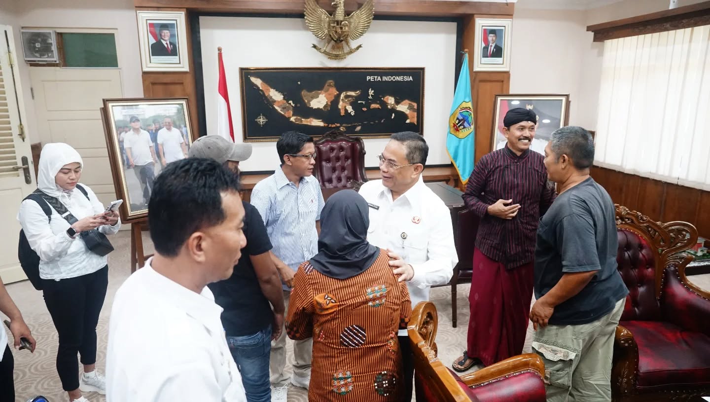 Bupati Pati Sudewo menyambut hangat masyarakat yang meminta agar Pegunungan Kendeng dilindungi dari ancaman kerusakan akibat tambang. (HUMAS PATI)
