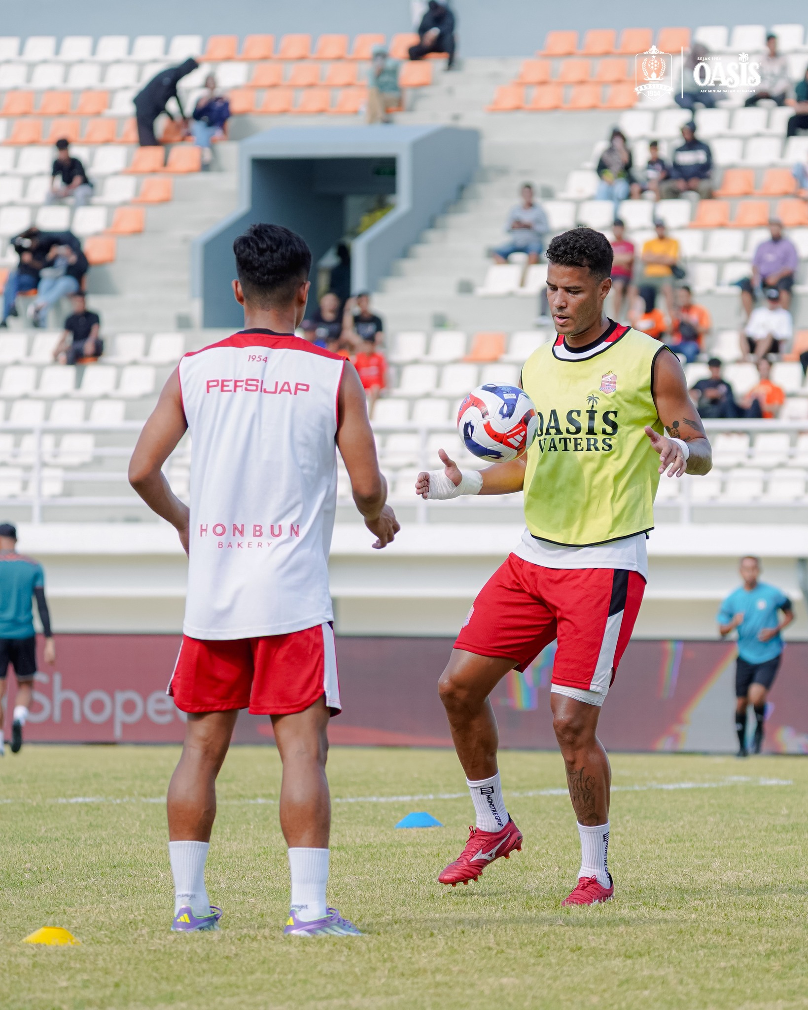 Douglas Cruz bek tengah Persijap Jepara asal Brazil masih akan absen saat berjumpa dengan Persik Kediri. (OFFICIAL PERSIJAP)