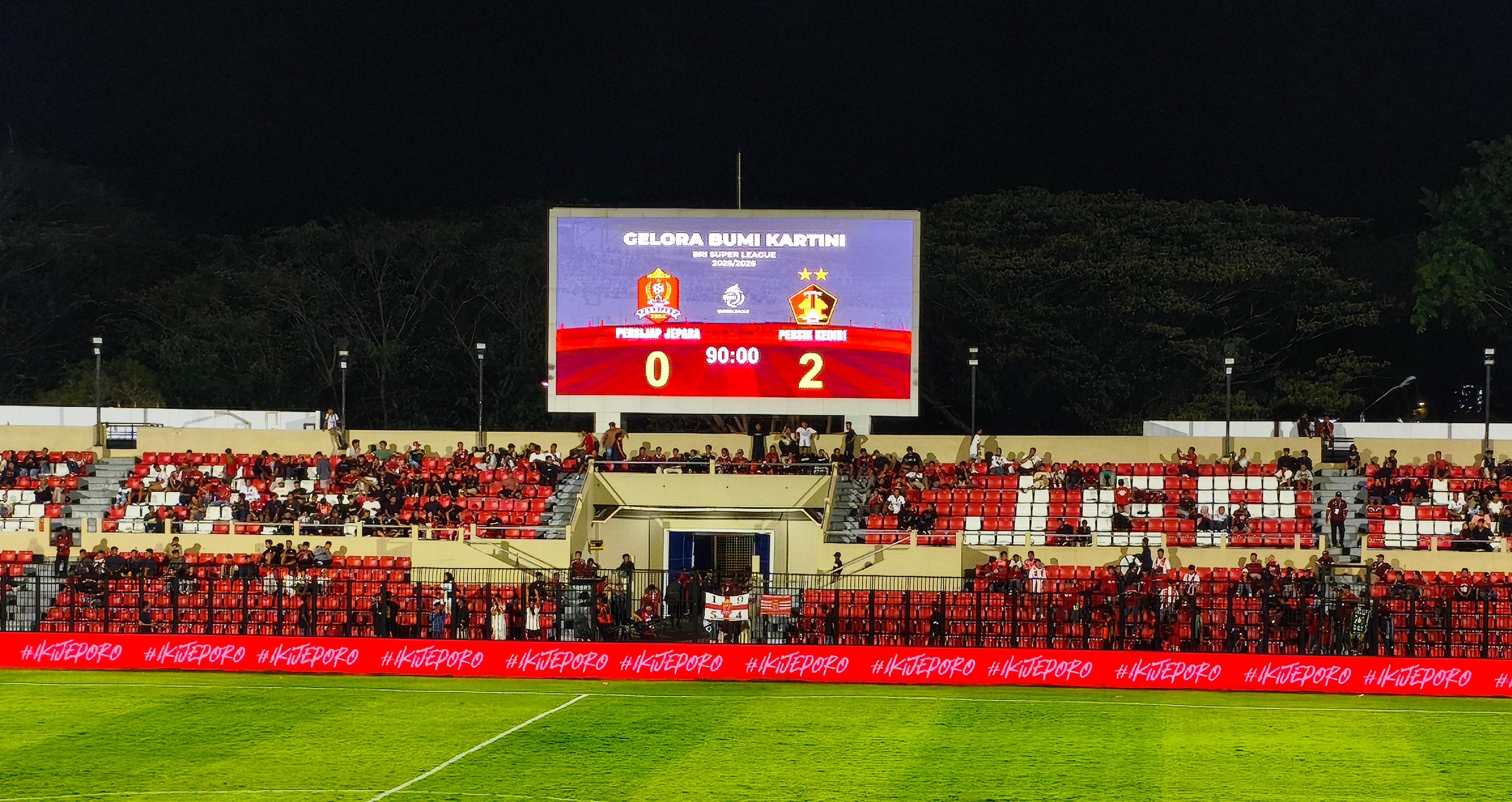 Persijap Jepara kembali takluk dalam laga kandang saat menjamu Persik Kediri (27/9). (ACHMAD ULIL ALBAB/RADAR PATI)