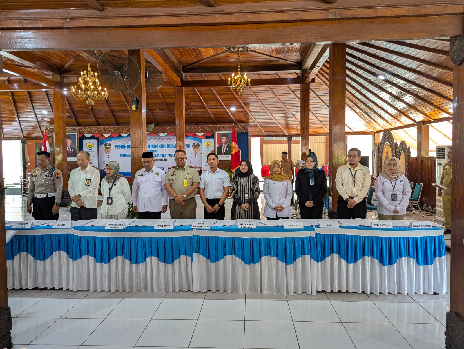 KERJASAMA: Sejumlah instansi saat teken kerjasama pelayanan di MPP Srikandi Grobogan.
