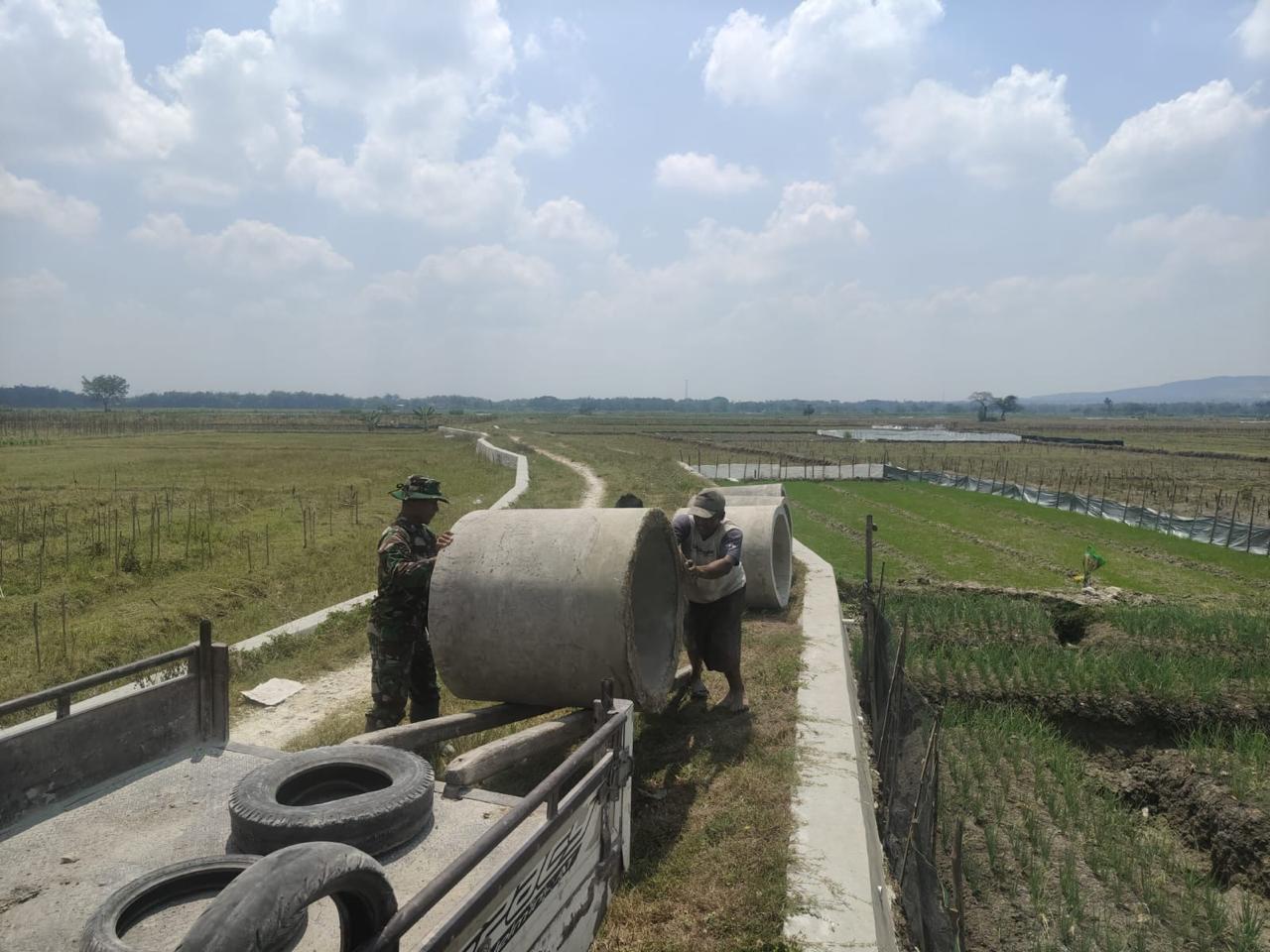 FISIK: Sumbur dangkal yang dibuat untuk mengairi tanaman milik petani di Desa Karangharjo Kecamatan Pulokulon.