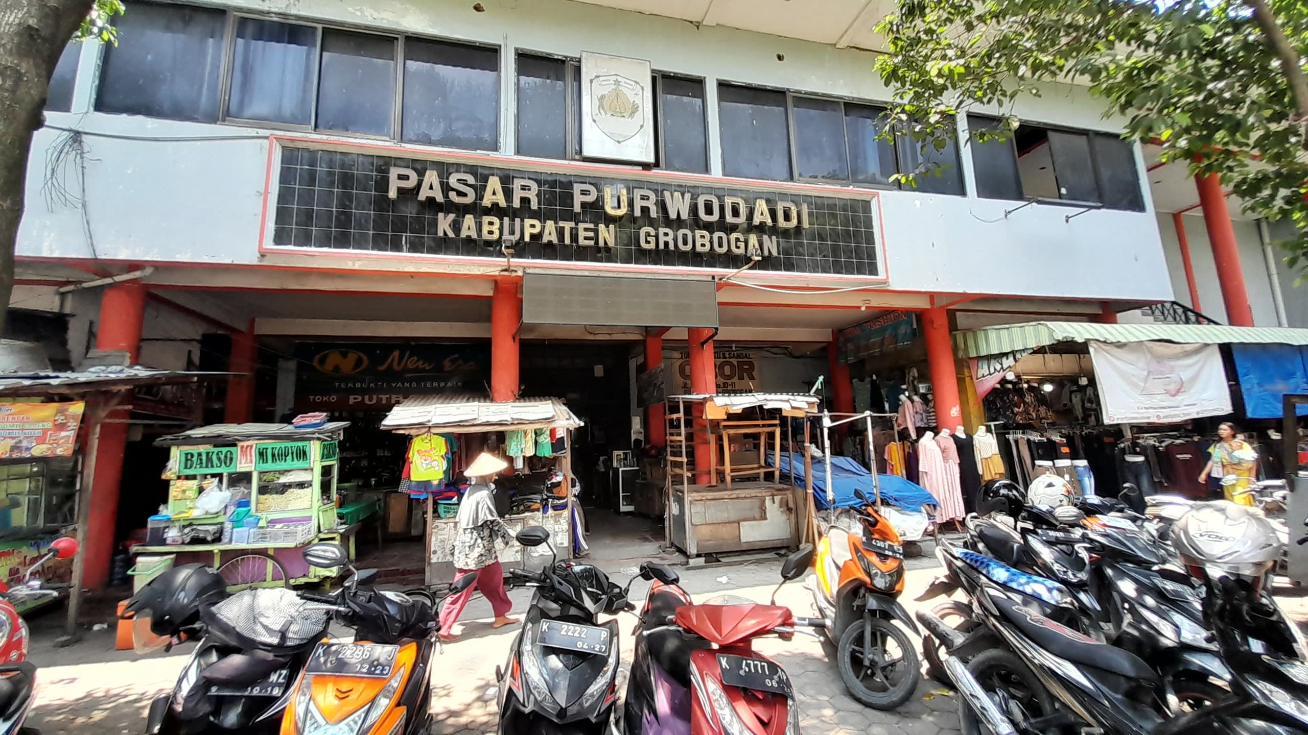 AKTIVITAS: Kondisi Pasar Induk Purwodadi yang membutuhkan perbaikan total.