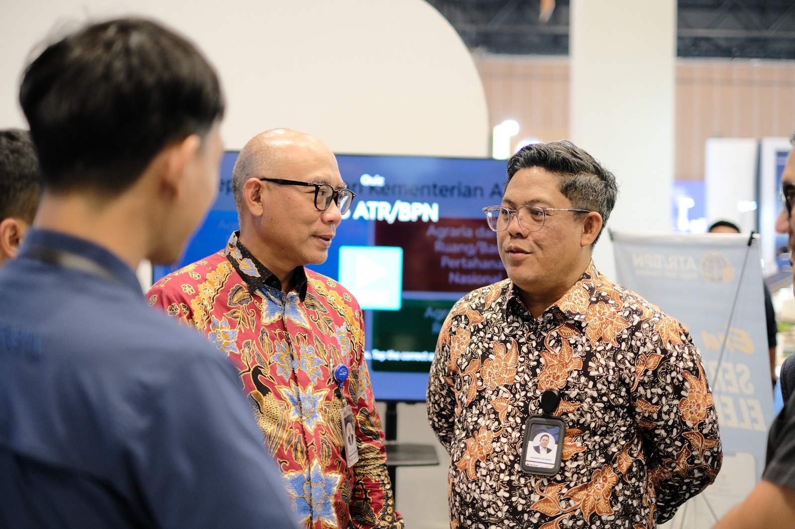 DISKUSI: SEVP Hubungan Kelembagaan Bank Mandiri Dadang Ramadhan Putranto saat mengungkapkan kemudahan pengurusan kredit.