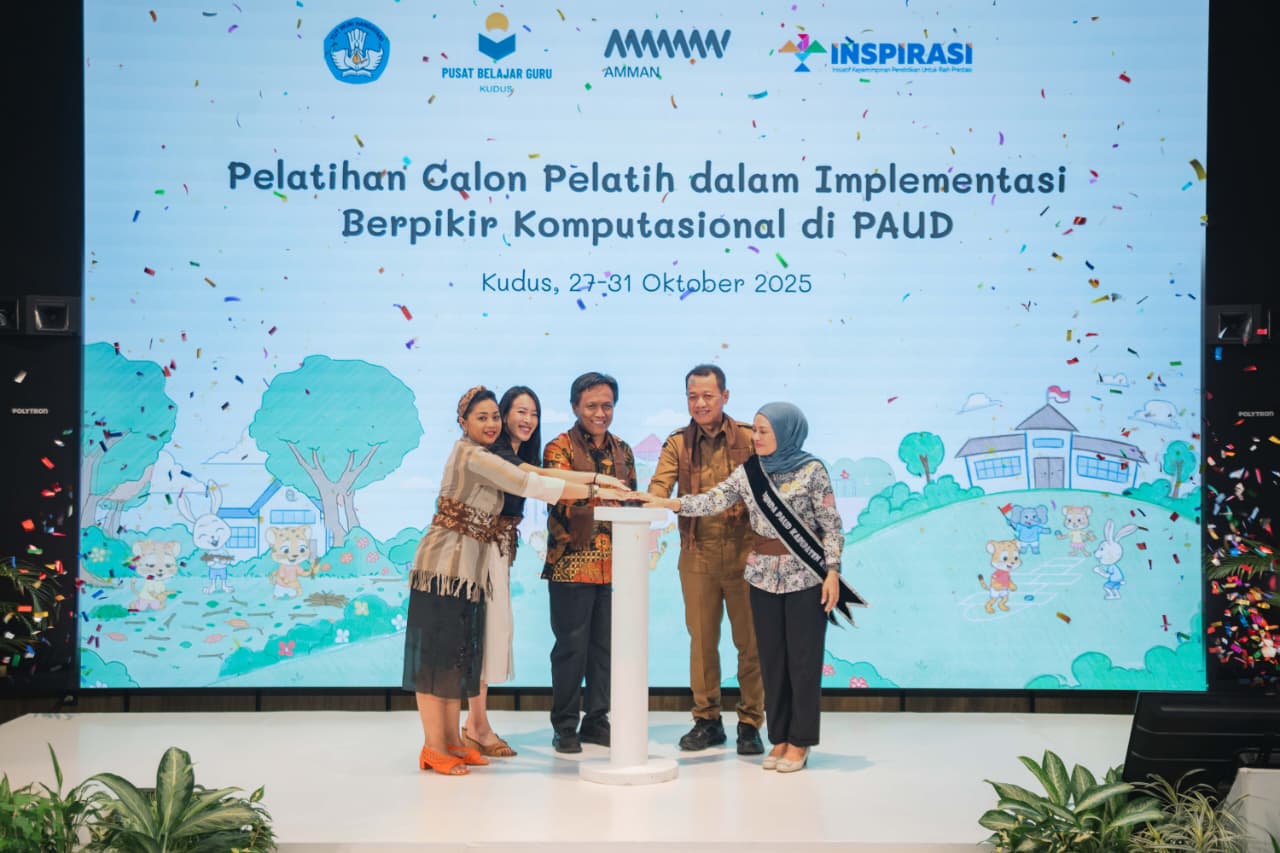 PEMBUKAAN: Seremonial pembukaan &ldquo;Pelatihan Calon Pelatih dalam Implementasi Berpikir Komputasional di PAUD&rdquo; di Kudus.