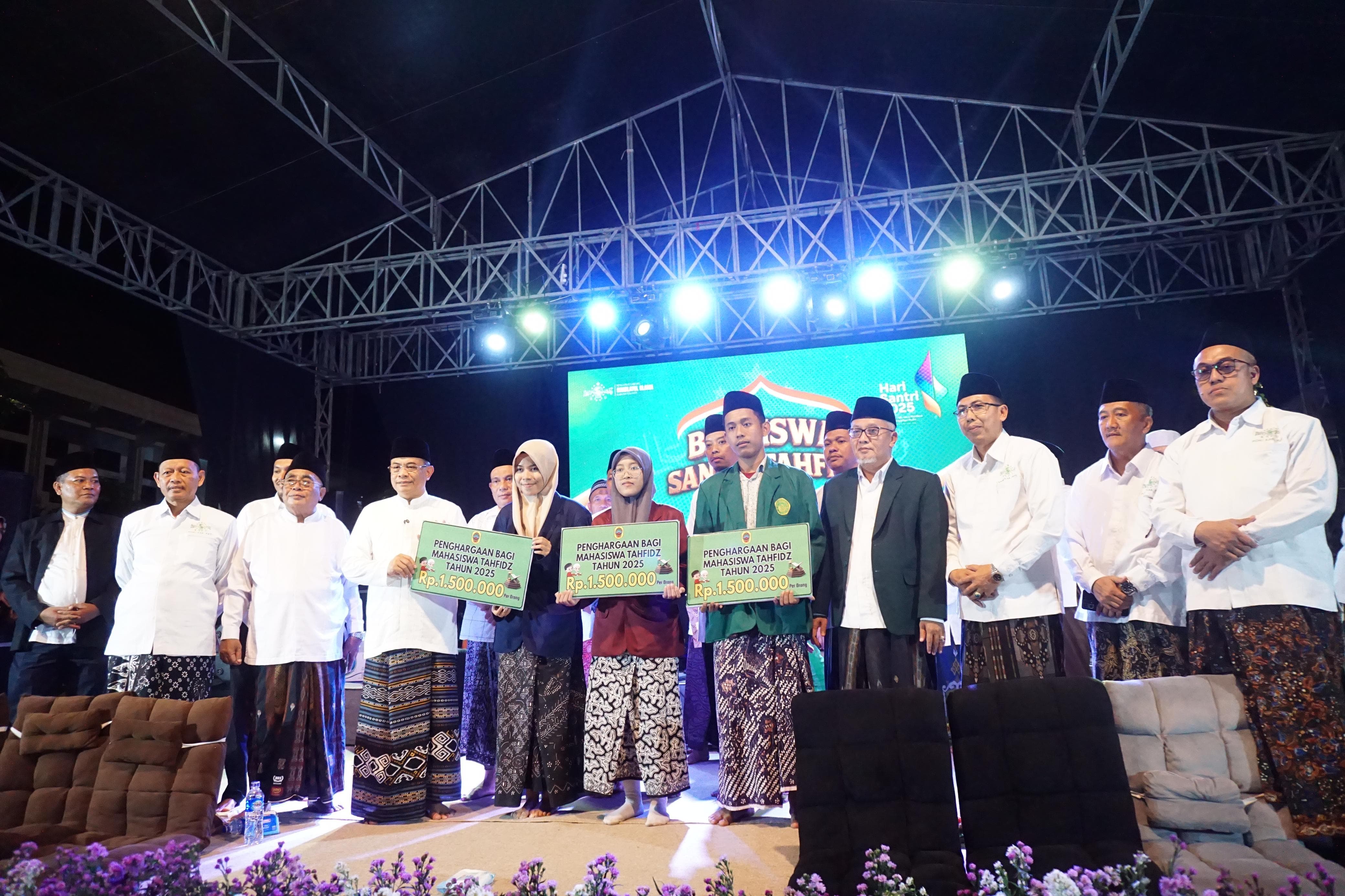 PCNU Pati gelar tasyakuran Hari Santri 2025. Ada istighotsah, launching Perbup Pesantren, penghargaan tokoh santri & beasiswa tahfidz.