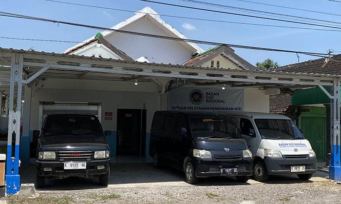 BUKA LAGI: Dapur SPPG Padaan Japah tampak depan saat berhenti beroperasi.(ARIF FAKHRIAN KHALIM/RADAR PATI)