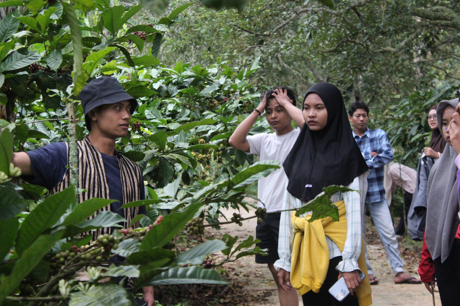 WISATA EDUKASI : Pemandu Lokal Desa Wisata Japan mendapingi mahasiswa yang melakukan kunjungan kesana beberapa waktu lalu