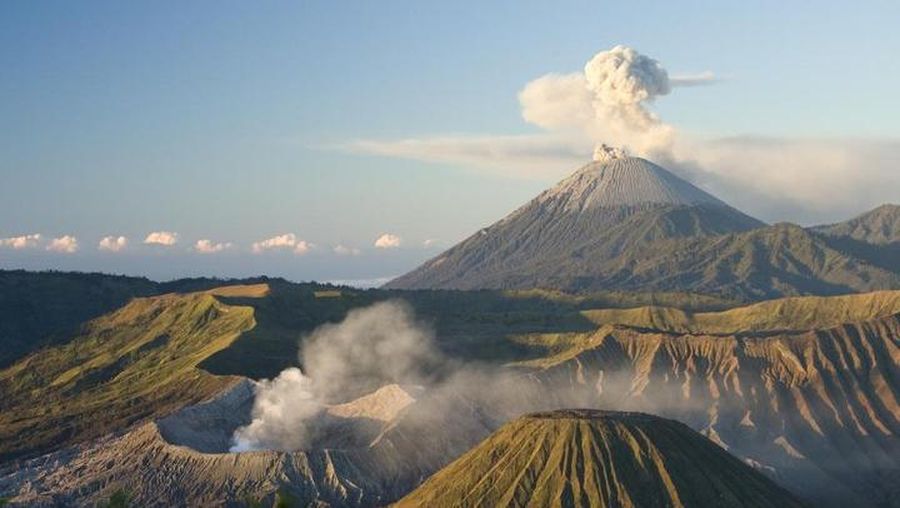 Ilustrasi Gunung Semeru. (Dokumentasi Google Image)