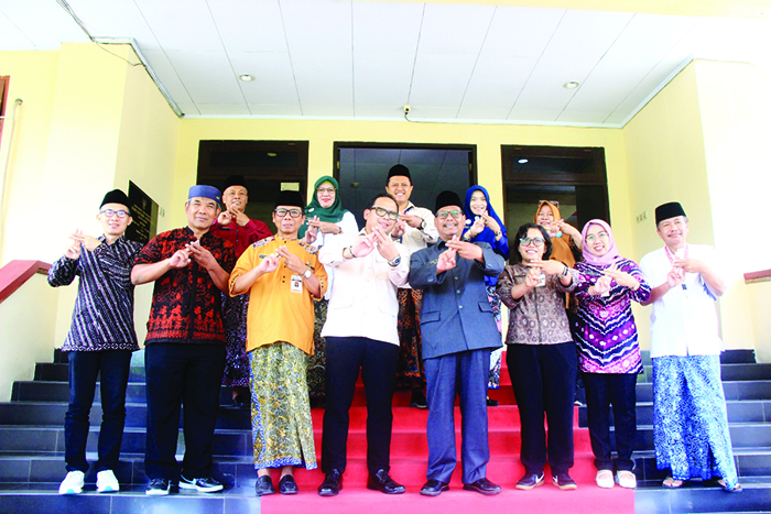 APRESIASI: Bupati Rembang Harno bersama tamu dari UNICEF kemarin. (WISNU AJI/RADAR PATI)