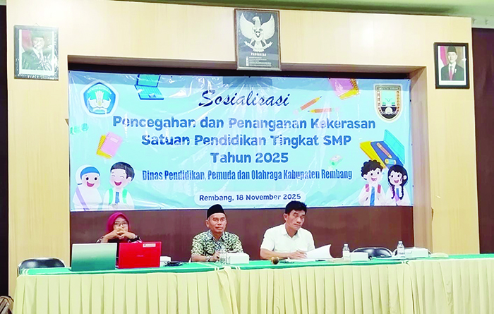 KOMPAK: Kabid Bidang SMP, Ngadiyono bersama Polres dan Dinsosppkb menggelar sosialisasi pencegahan dan penanganan kekerasan satuan pendidikan tingkat SMP.(DINDIKPORA UNTUK RADAR PATI)