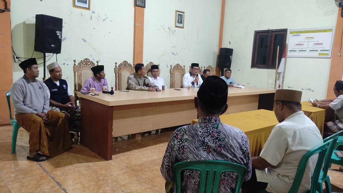 Rapat pembahasan merespons laporan dugaan pemotongan BLTS Kesra di Desa Tergo, Dawe, Kudus.