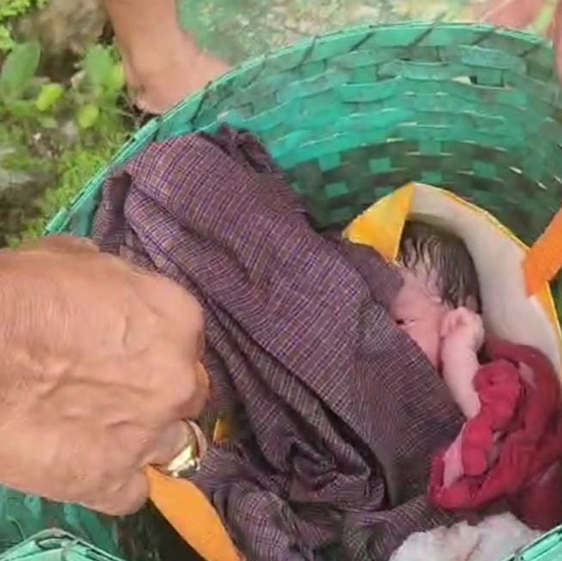 Bayi ditemukan di sampah di Permai Puri Pati.
