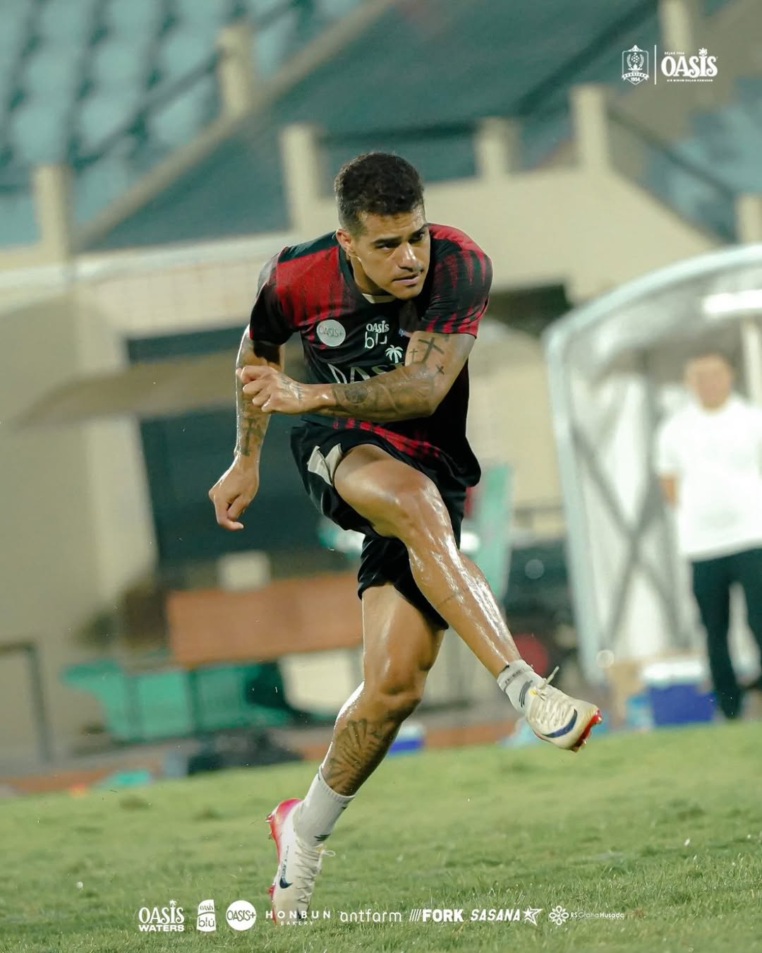 ANDALAN: Striker Persijap Charlos Franca saat berlatih di Stadion Gelora Bumi Kartini (GBK) Jepara baru-baru ini.  &nbsp;