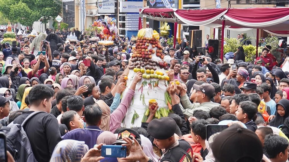 Grebeg tumpeng dalam rangka memperingati HUT Kabupaten Blora.
