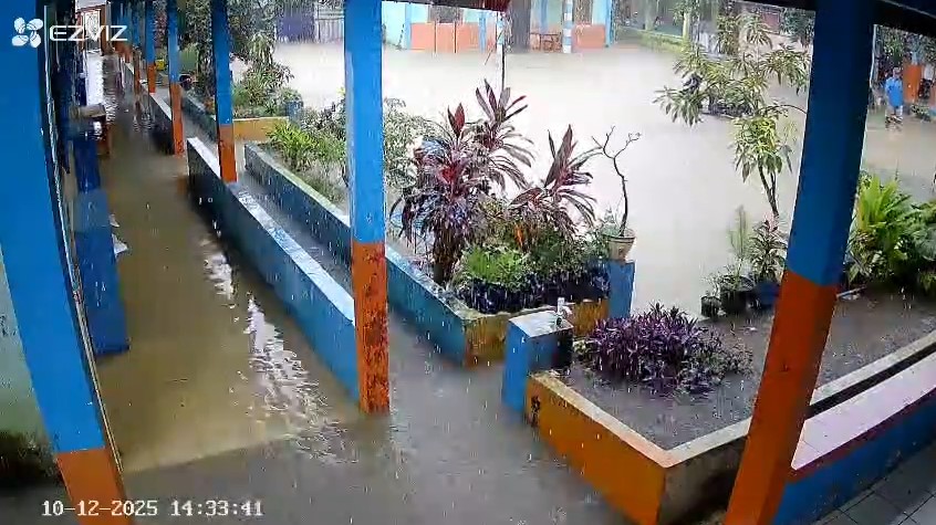 SDN Krikilan di Rembang digenangi air hujan.