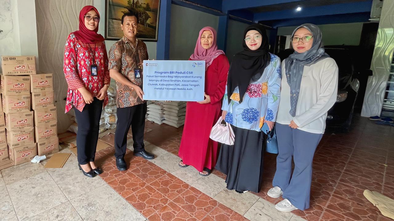 BRI bekerja sama dengan Yayasan Nabila Asih menyalurkan 500 paket sembako kepada masyarakat kurang mampu di Desa Sirahan, Kecamatan Cluwak, Kabupaten Pati.